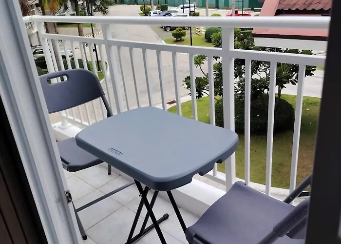 Teresitas Place At Amani Grand Near Mactan Airport ホテル 4*